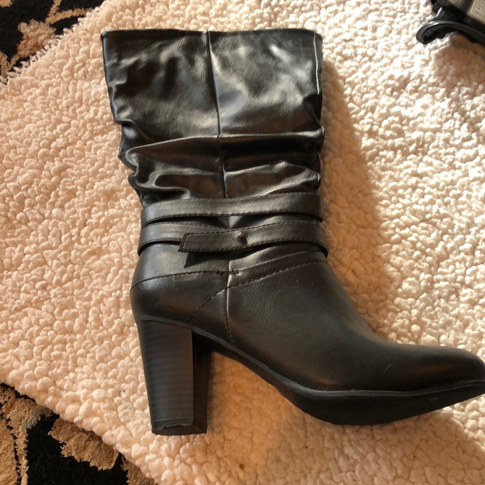 Black boots size 8 1/2